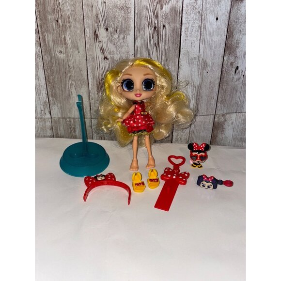 Disney Doorables ADOORBS Zoey Doll Accessories & Stand Minnie Mouse Superfan - Picture 1 of 4